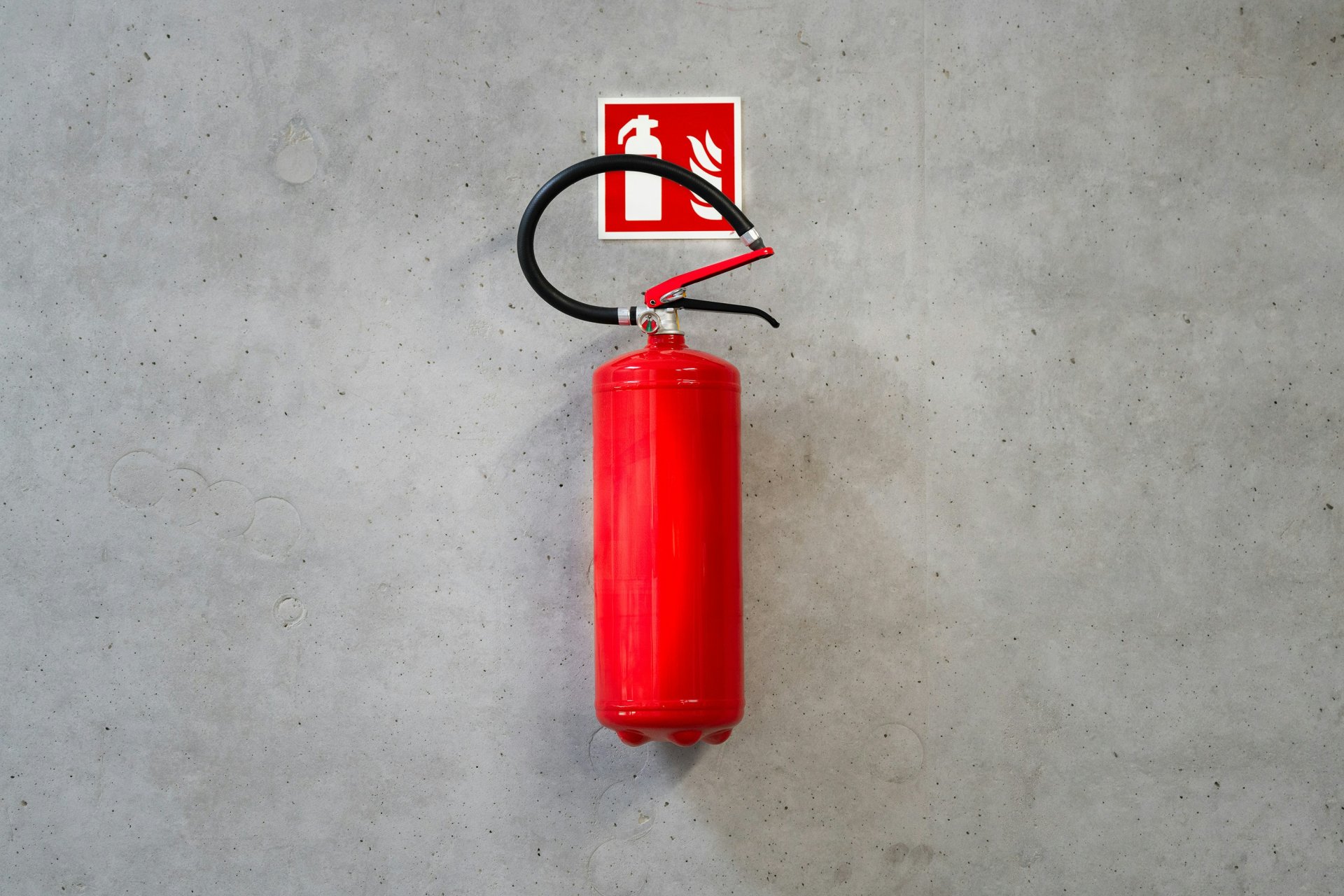 Ein Feuerlöscher an der richtigen Position kann Leben retten.